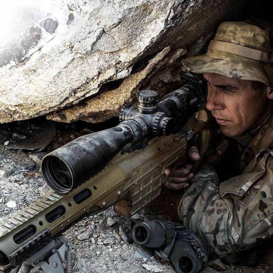 military_m5xi_military_5-25x56_riflescope_sniper_targeting_1.jpg